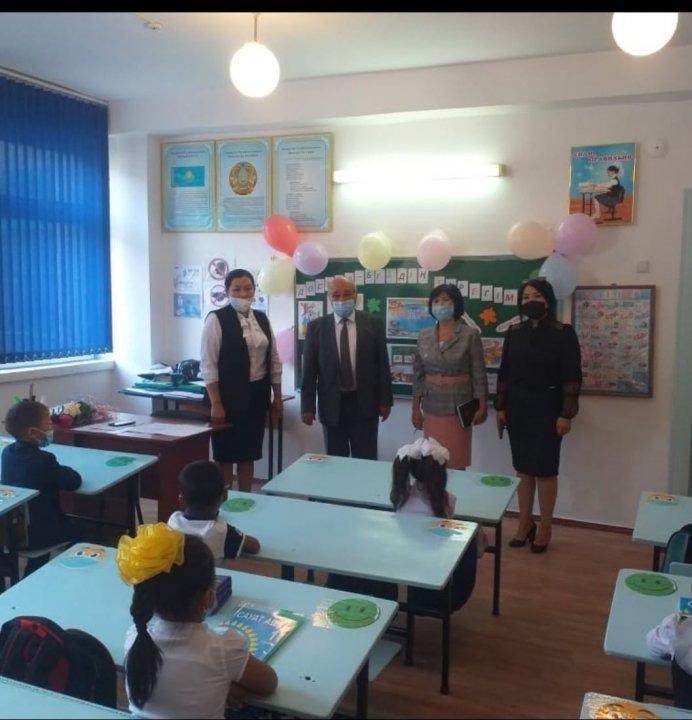 М.Жұмабаев атындағы 21 орта мектепте 1қыркүйек "Білім күніне" орай