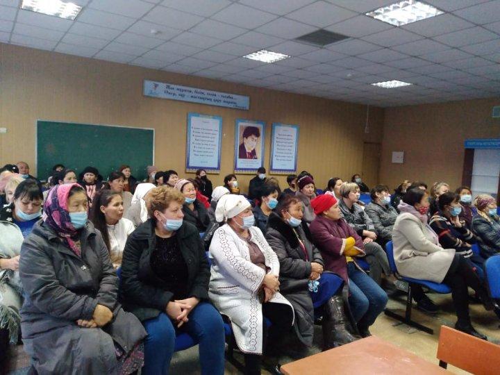 Мектеп пен ата-ана байланысын, отбасындағы тәрбиенің рөлін арттыру,  ата - анамен оқушы арасындағы қарым - қатынасты нығайту үшін «Менің балам кеше, бүгін, ертең» тренинг ұйымдастырылды.