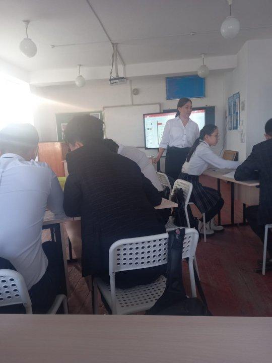 М.Әуезовтың "Абай жолы" роман - эпопеясы тақырыбында Төреқұлова Қ. 11 "А" сыныбымен ашық сабақ өткізді