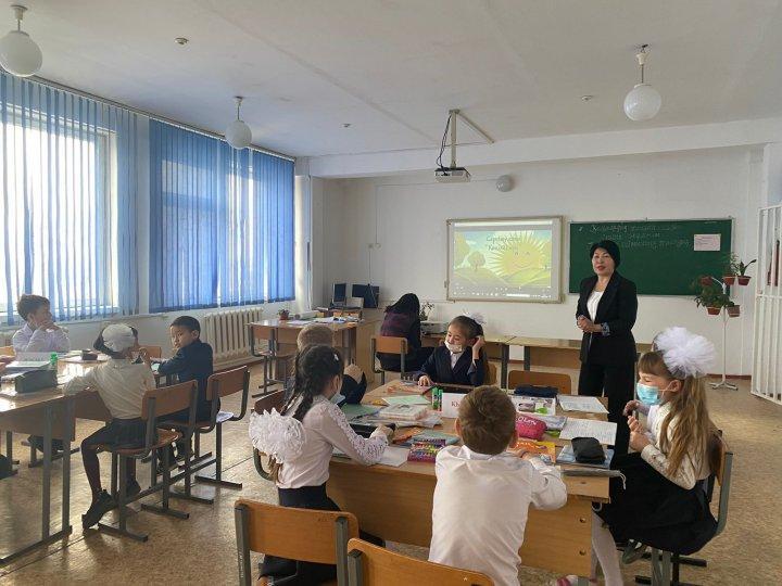 Ақболтаева Г. "Қағаздан ойыншық жасадық" тақырыбында 3 "В" сыныбымен ашық сабақ өткізді