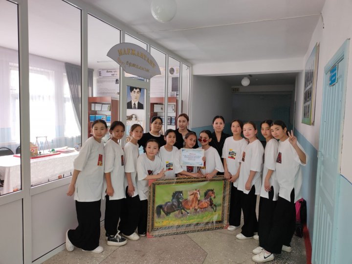 Қалалық "Кел, билейік" билер фестивалінен 6 а,ә,б,в сыныптары арасынан 10 оқушы әкімнің дипломын алып келді. Жетекшісі: Назарбекова Динара, Толымбекова Дина. Еңбектеріңіз жана берсін!
